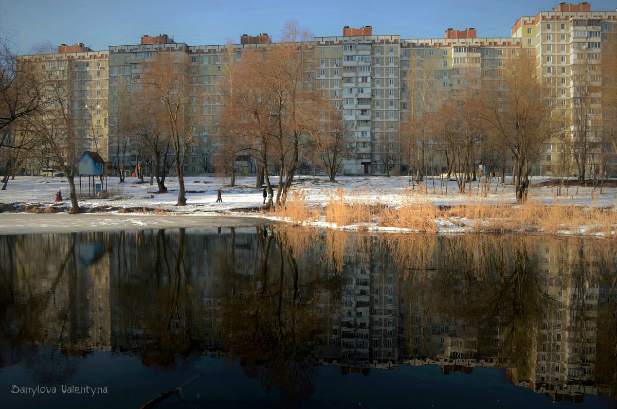 Гляжусь в озера синие... или два дома - Валентина Данилова