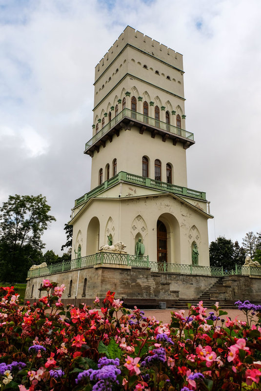 Белая башня в Александровском парке - Надежда Лаптева