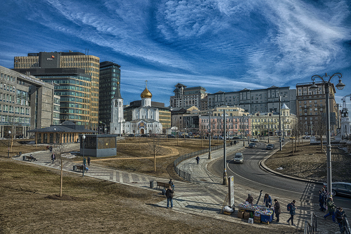 Весна в Москве. Плащадь Белорусского вокзала. - Игорь Герман