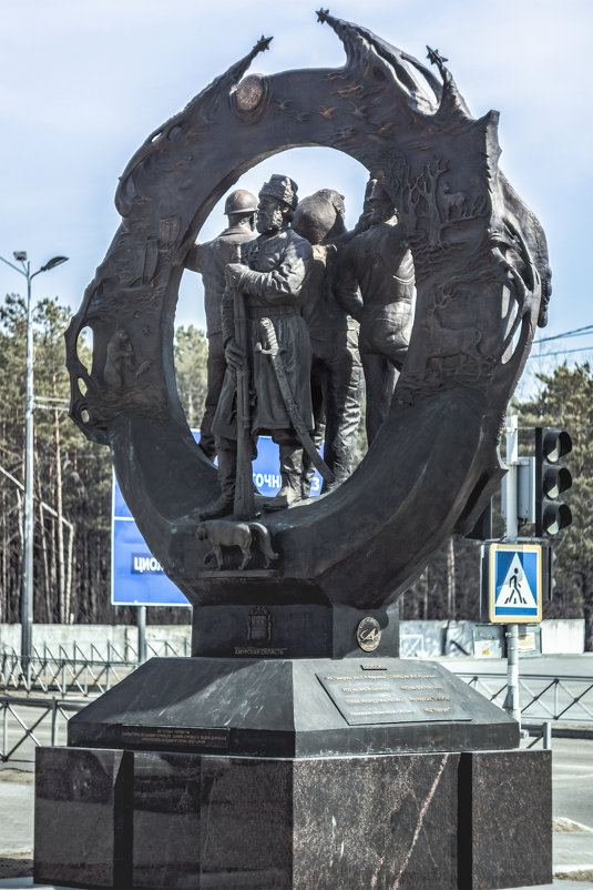 Скульптура "Создателям космодрома "Восточный" - Виктор Фельдшеров