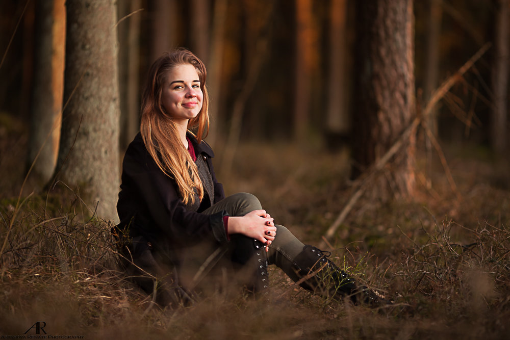 Девушка в лесу - ARFoto Astahova