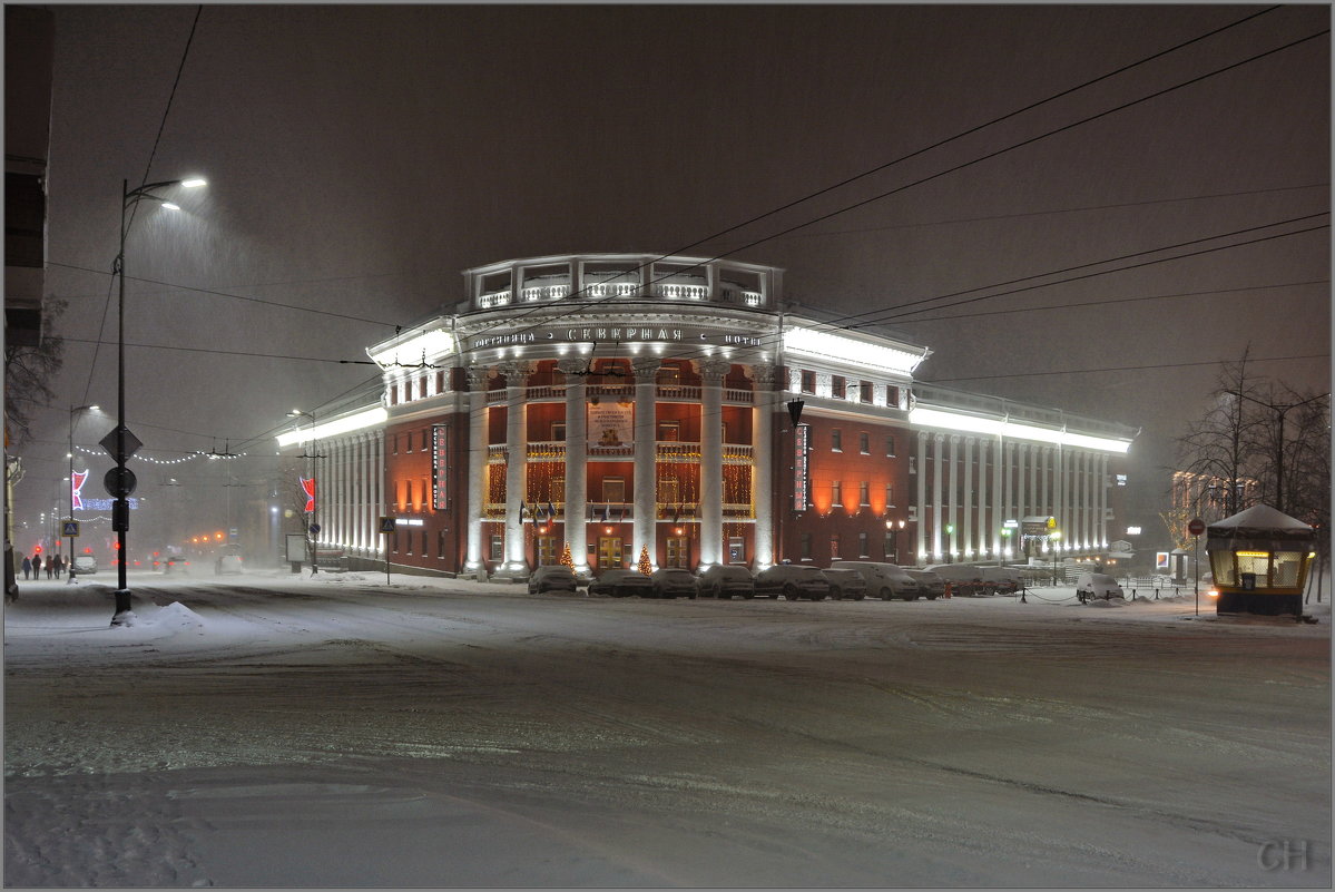 Петрозаводск.  Снежный вечер около гостиницы «Северная» - Сергей Никитин