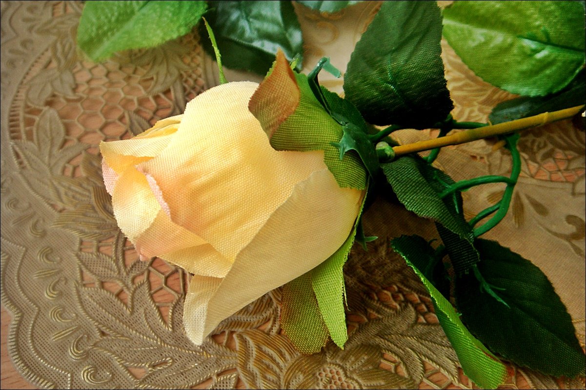 Бутон шёлковой розы - Нина Корешкова