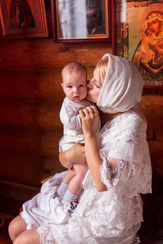 Мама с младенцем - Элина Лисицына