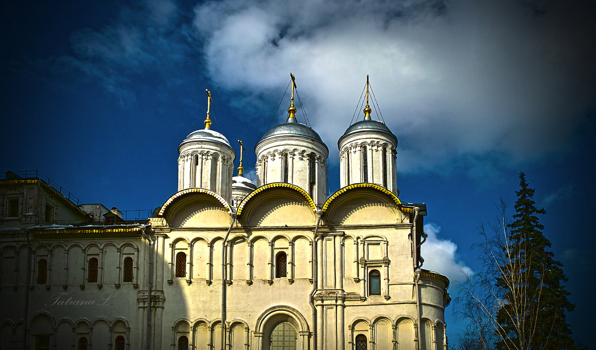 Патриарший дворец и церковь Двенадцати апостолов - Tatiana 