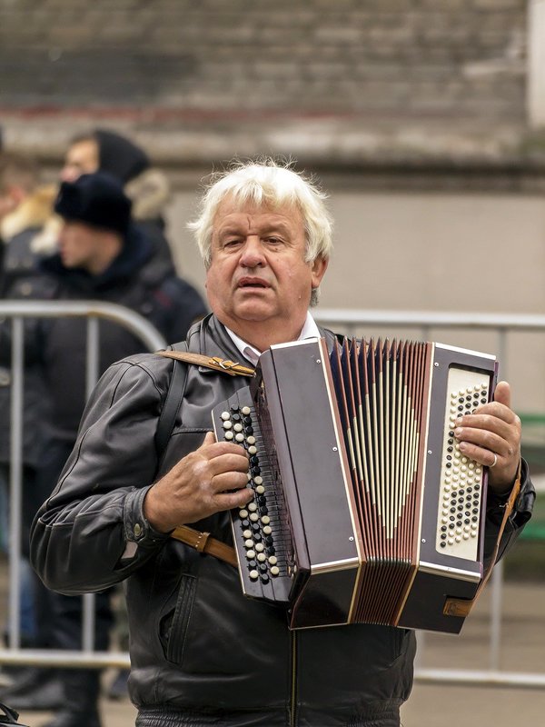 По улице с баяном - Александр 