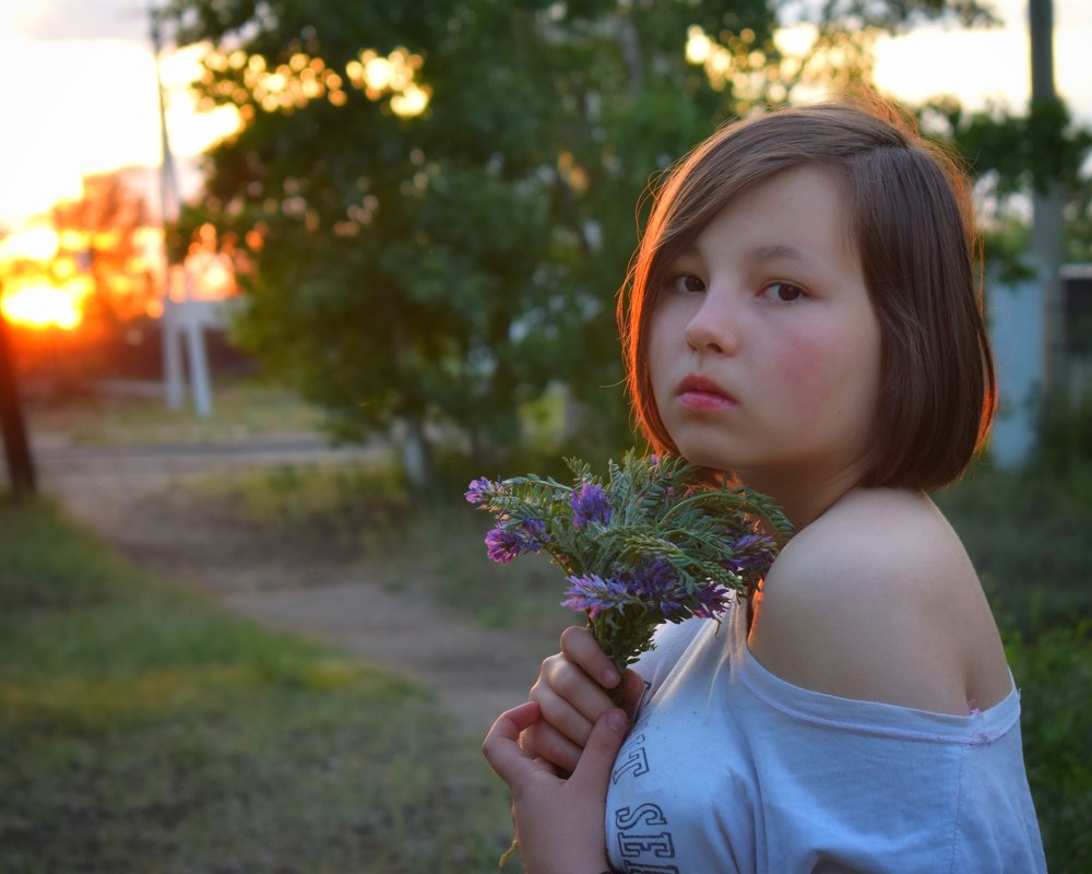 Девушка на фоне заката - Таня 