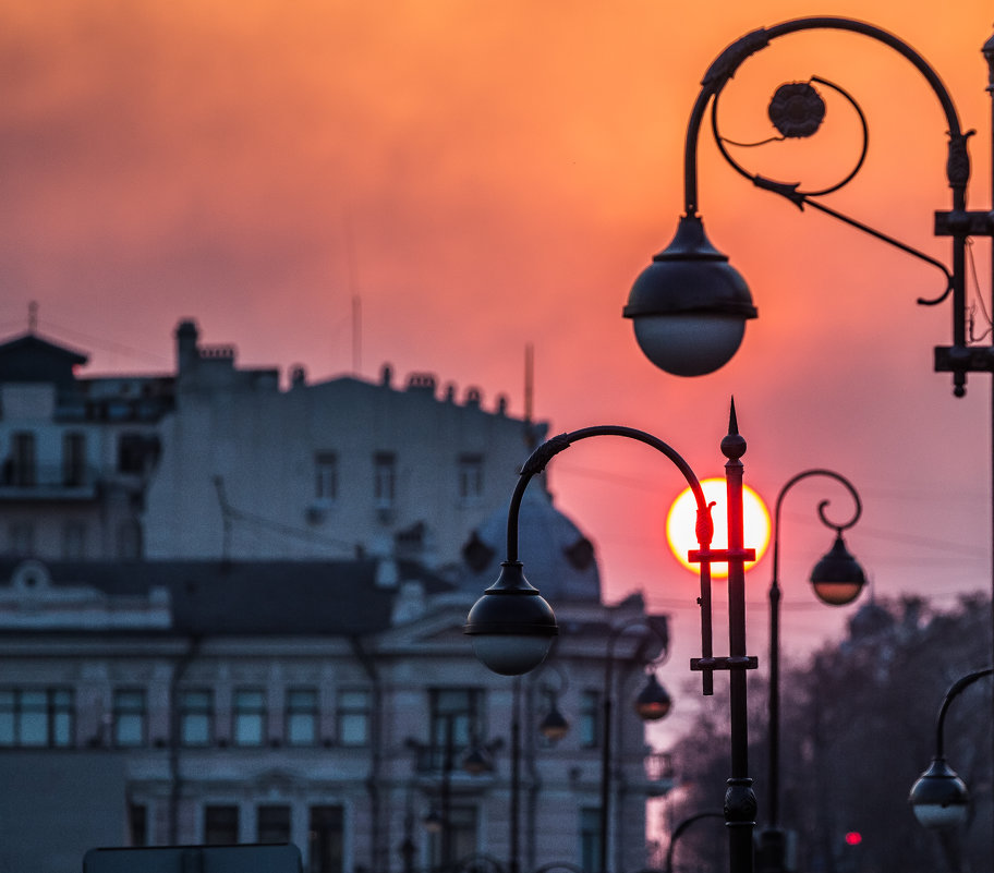 закат в городе - Олег Семенов