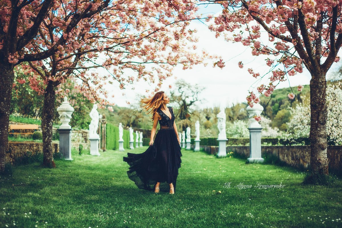 Lady in blossom - Alena Kramarenko