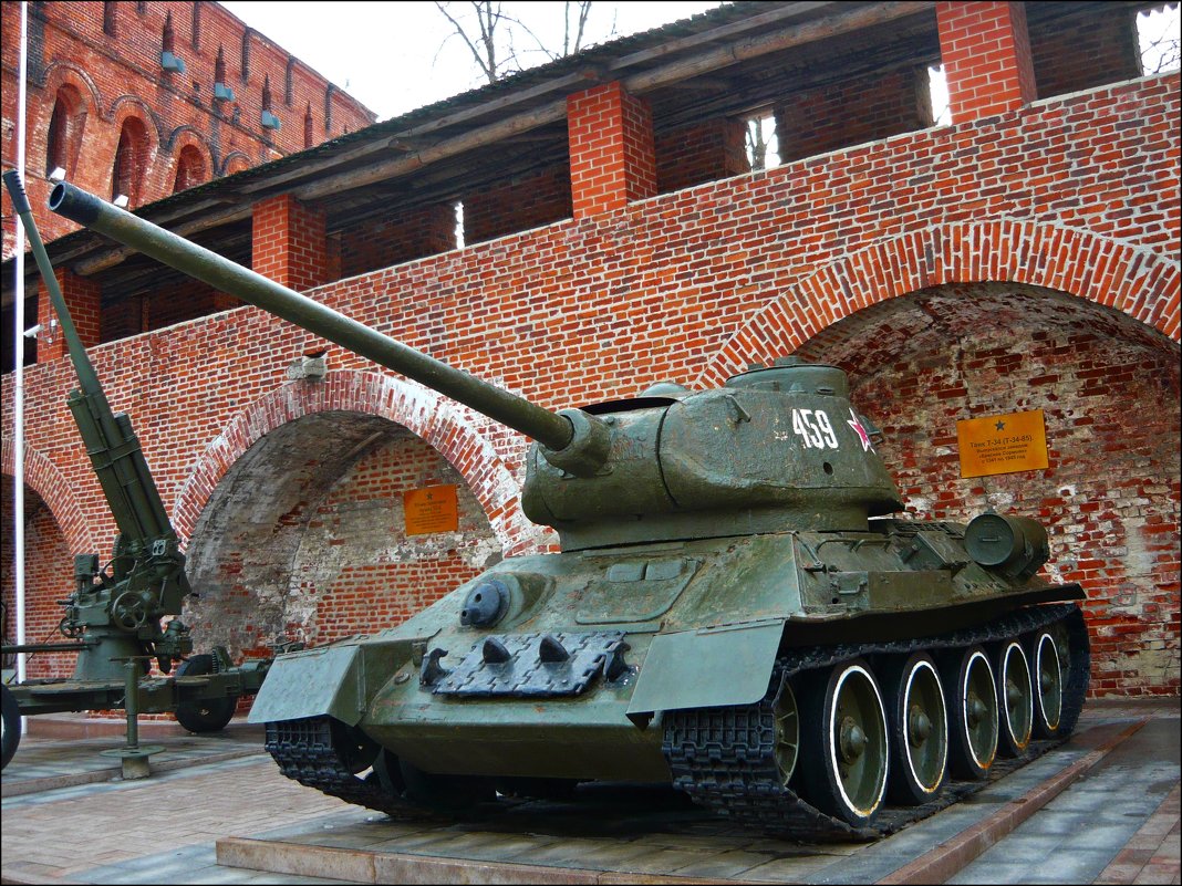 Выставка военной техники в Нижегородском Кремле. - Надежда 