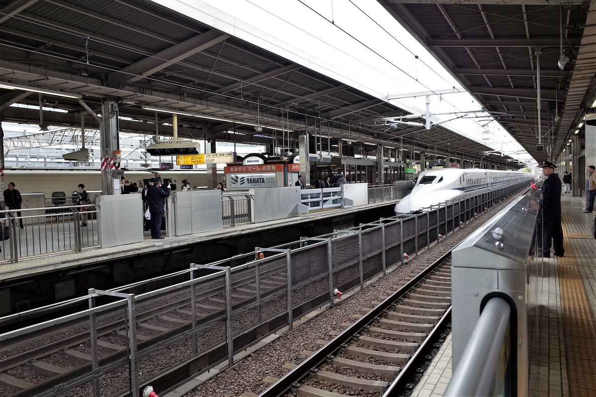 Скоростные поезда Shinkansen в Японии - wea *