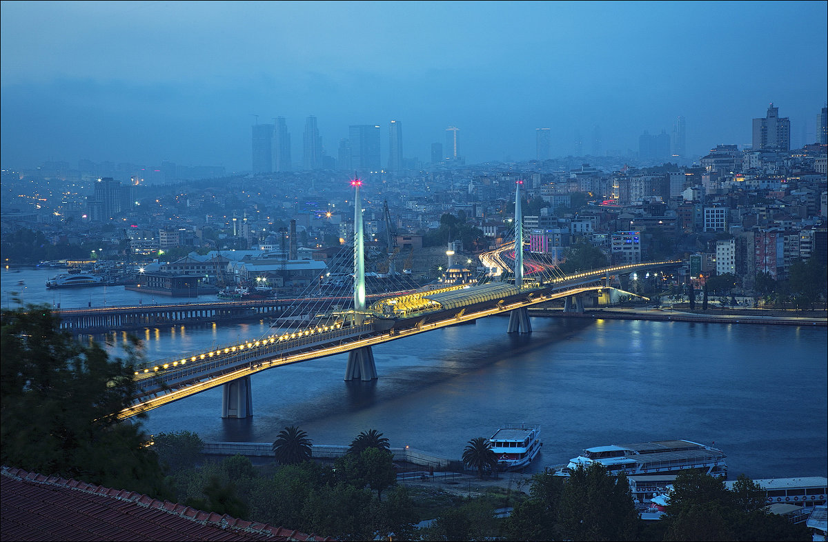 Стамбул. Метромост Золотой рог вечером - Ирина Лепнёва