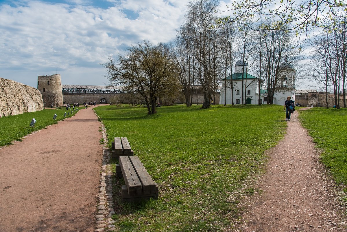 В Изборской крепости. - Виктор Евстратов