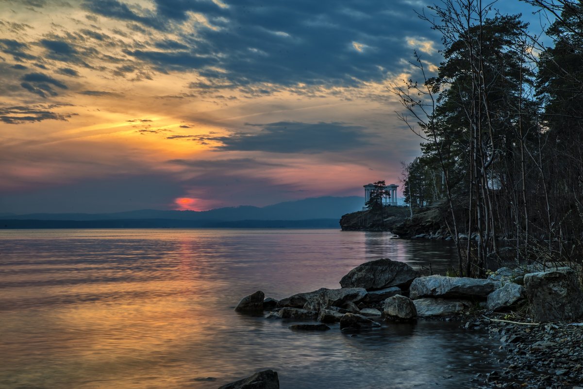 spring evening at the lake - Dmitry Ozersky