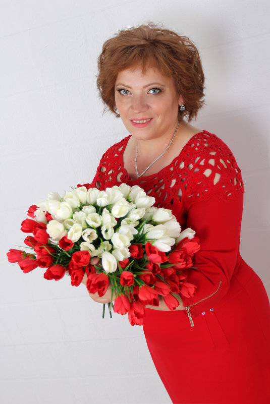 женщина в красном - Светлана Краснова