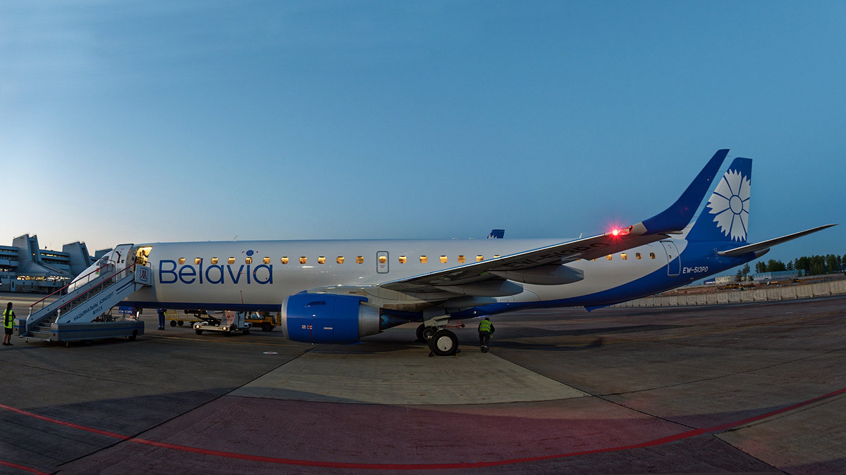 Новый Embraer ERJ-195LR (ERJ-190-200 LR) Белавиа. 19 мая 2018 года - Сергей Коньков