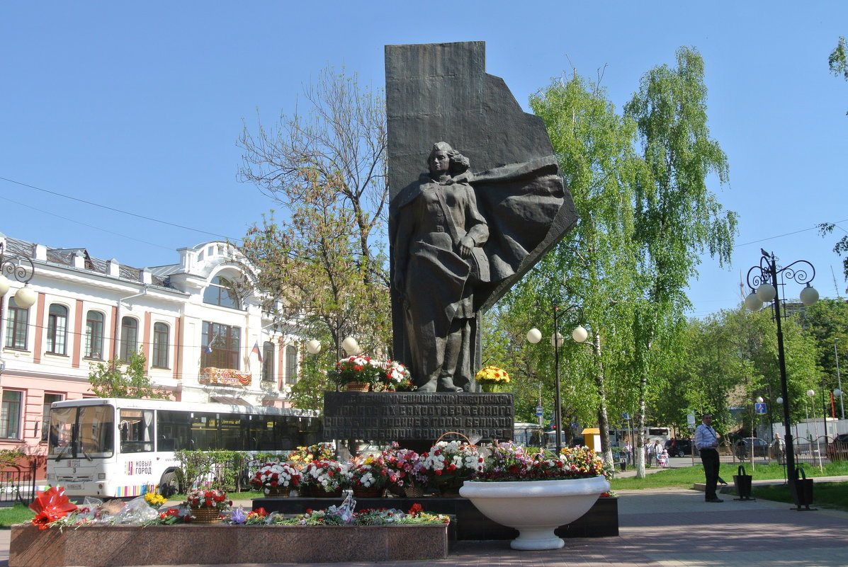 Памятник медицинским работникам - Лариса Вишневская