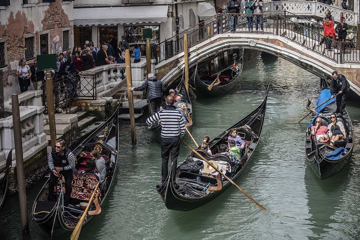 Venezia, aprile. I gondolieri. - Игорь Олегович Кравченко