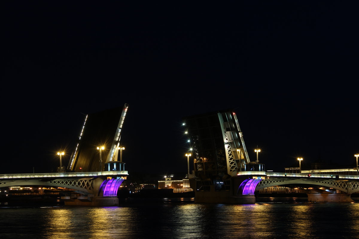 Благовещеский мост - Наталья Стальмакова