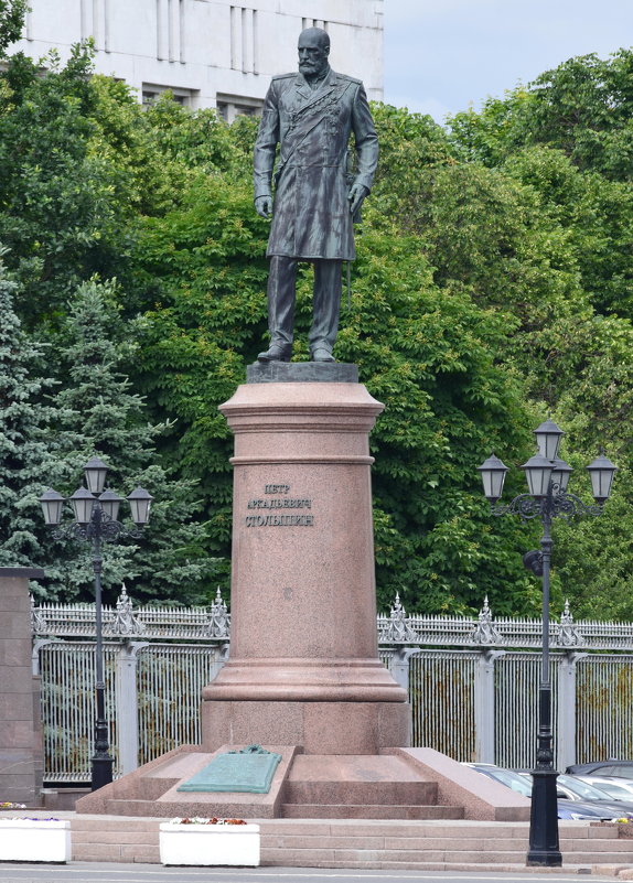 Москва...  Памятник Петру Столыпину. - Galina Leskova