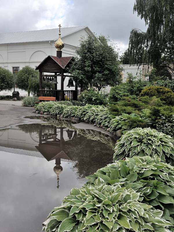 Прошел июньский дождь, в Казанском монастыре Ярославля - Николай Белавин