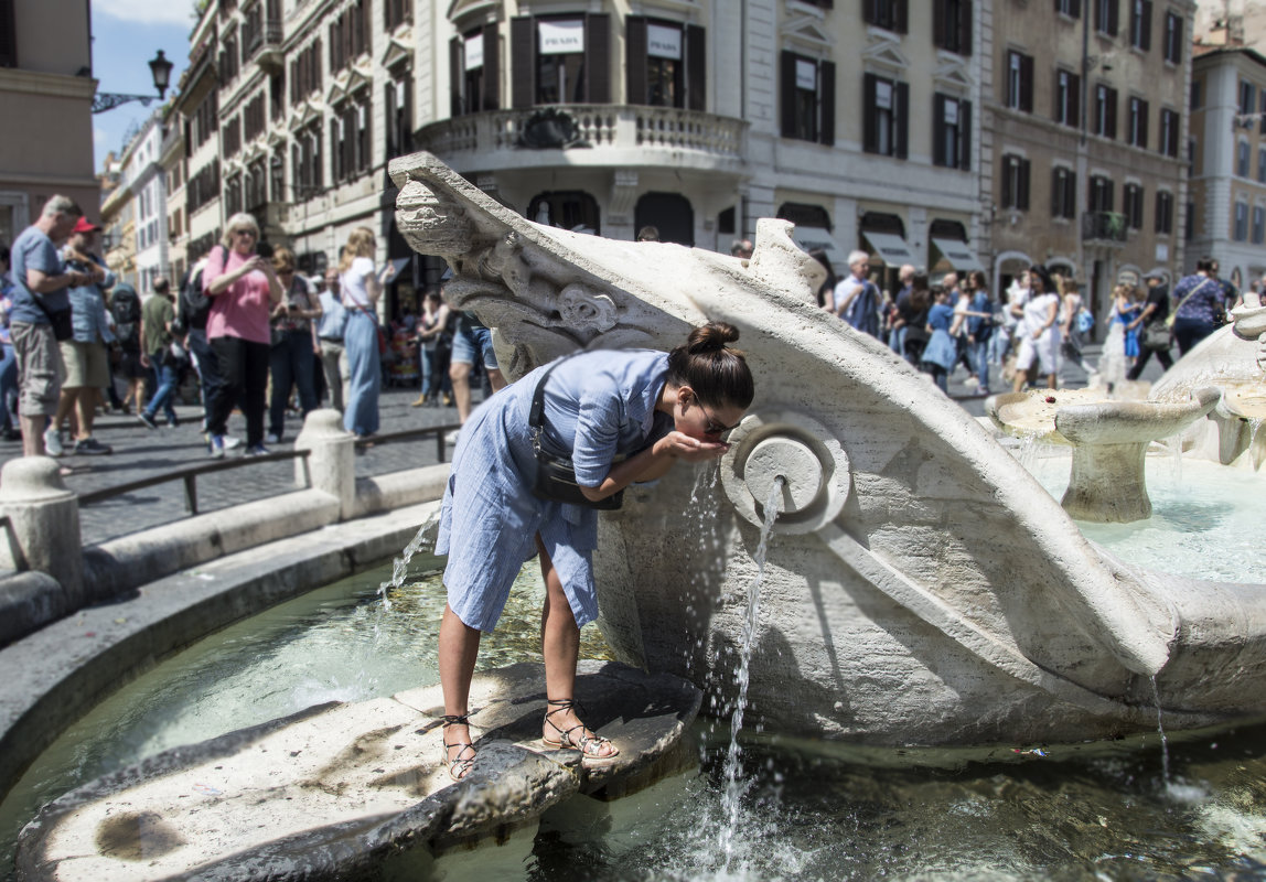 Водопой на площади Испании в Риме - Евгений Дубинский