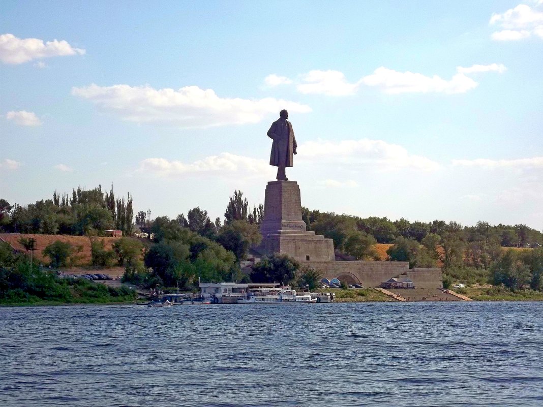 Волжские зарисовки. - Aлександр **