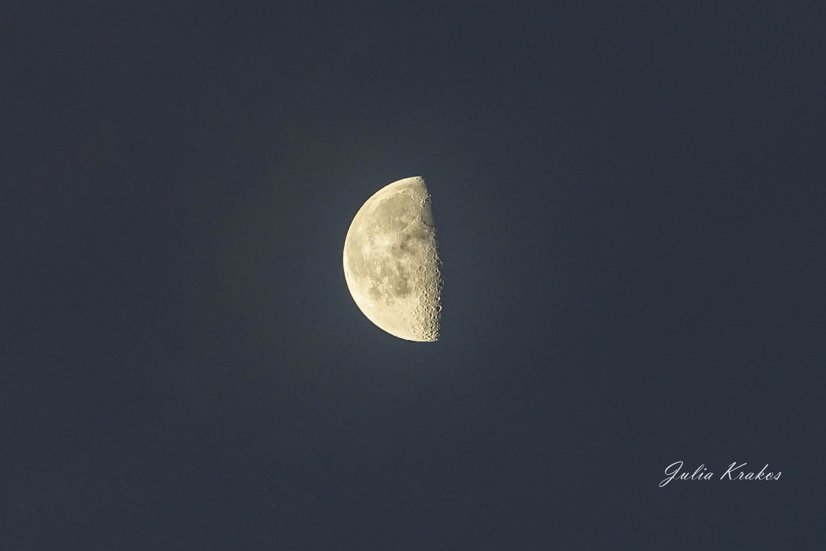 Пол-луны, последняя четверть в предрассветные часы - Uliya 