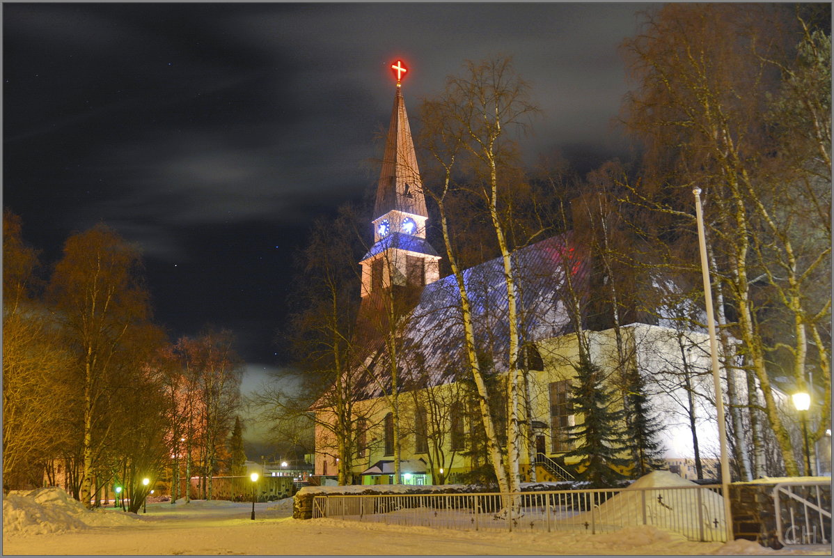 Рованиеми. Евангелическо – лютеранская церковь ночью - Сергей Никитин