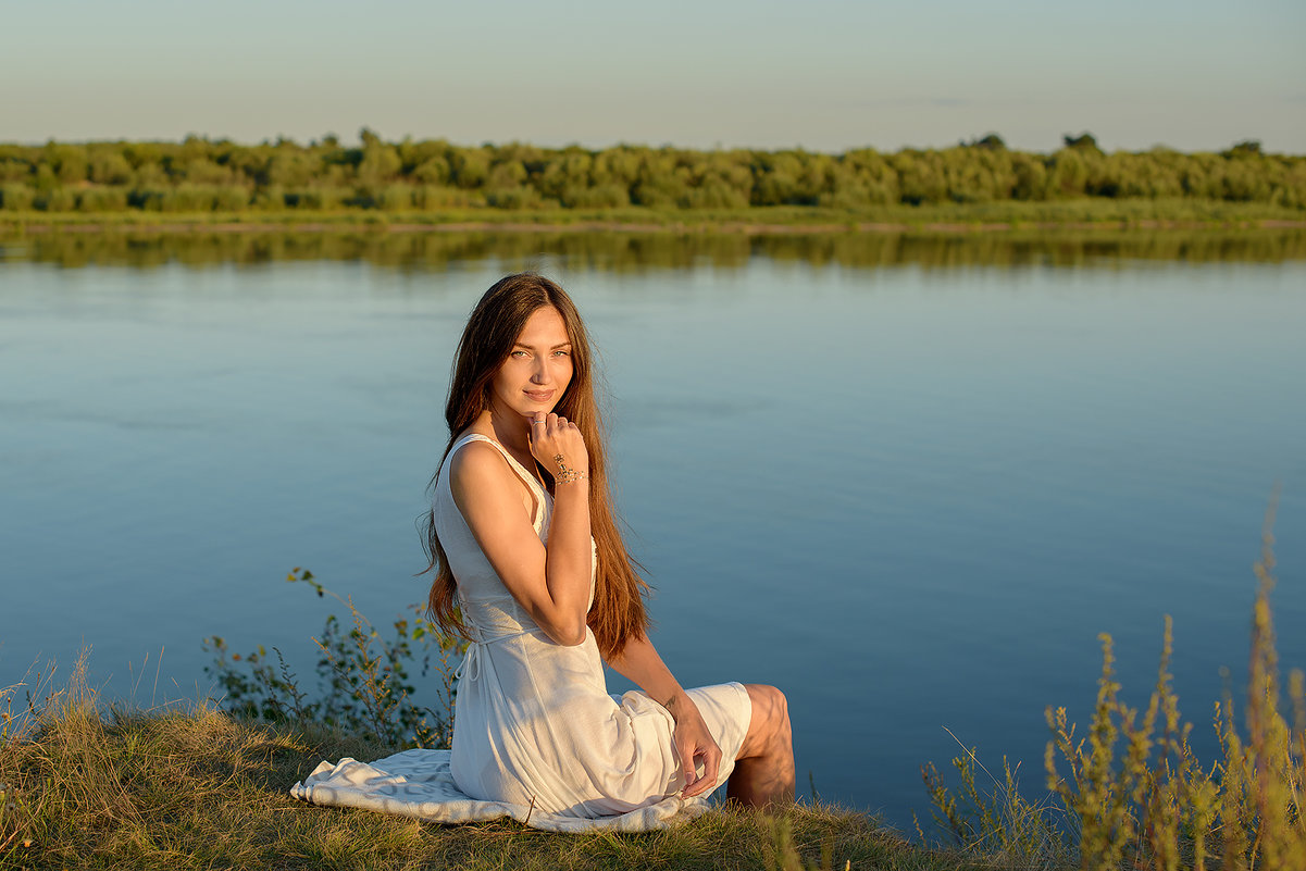 девушка на берегу реки Ока - Дарья Дядькина