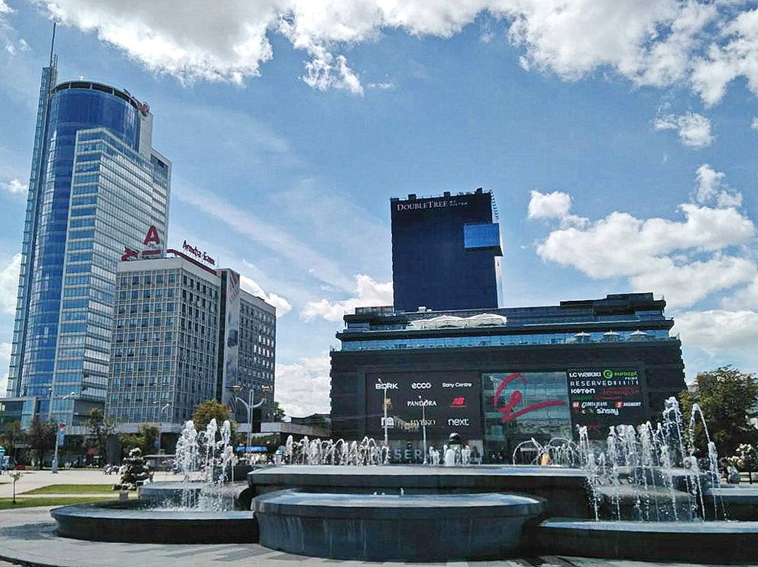 Вид на бизнес-центр Royal Plaza, Альфа-Банк и ТЦ «Galleria Minsk», пр-т Победителей г. Минск - Tamara *