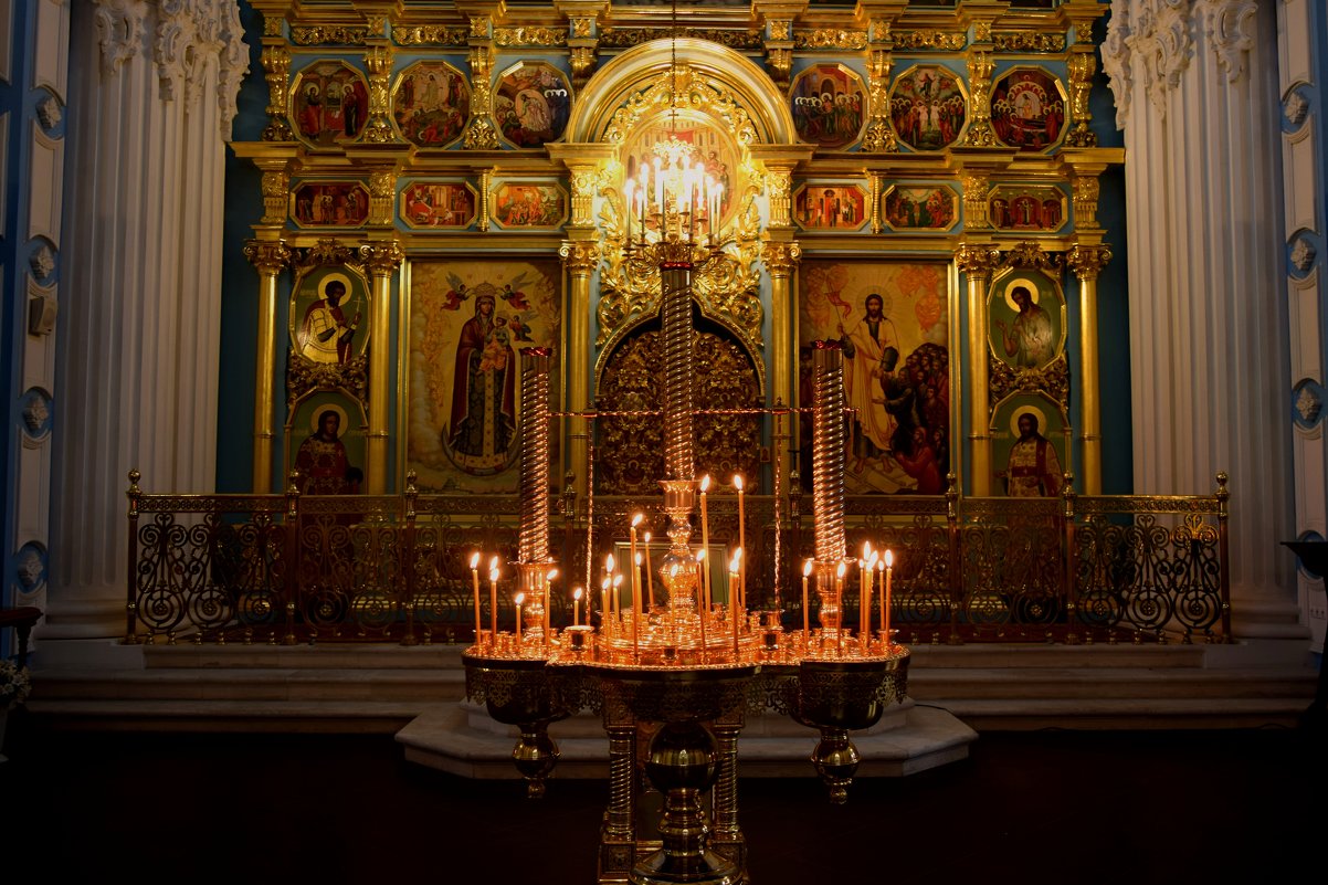 Нижняя часть главного иконостаса Воскресенского собора. - Татьяна Помогалова
