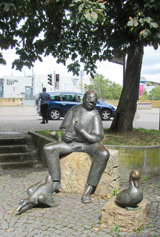 Скульптура мужчины с утками, г. Штутгарт - Tamara *