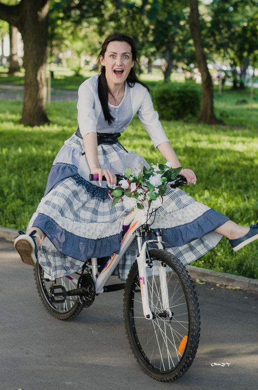 На велосипеде - Оксана Грищенко