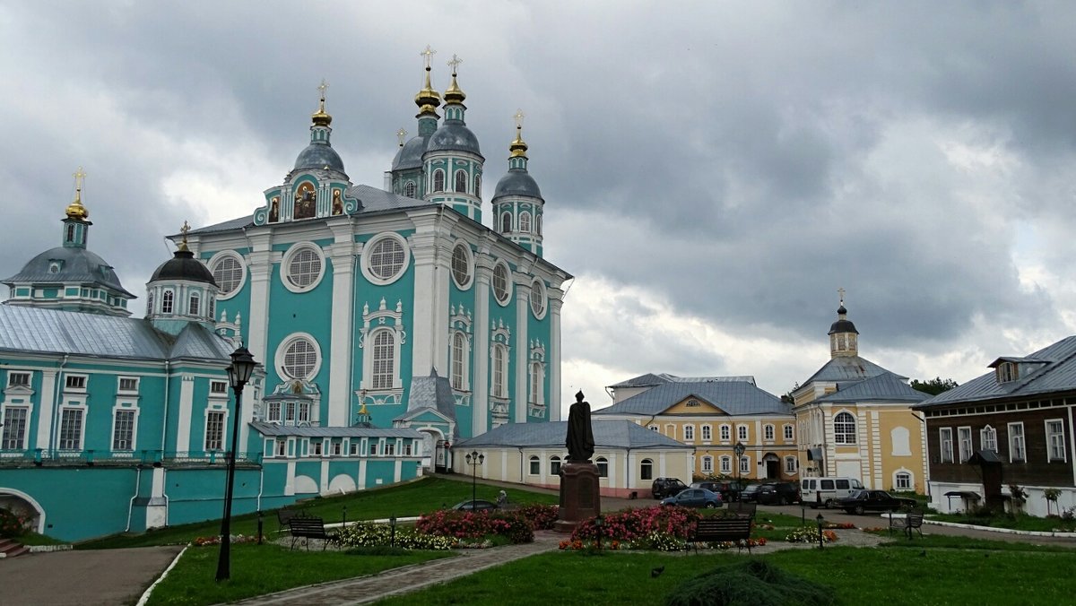 Смоленск собор Успения Пресвятой Богородицы внутри