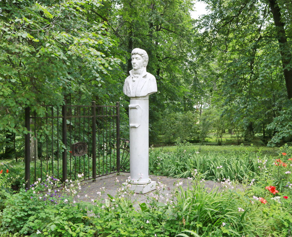 Памятник Батюшкову. - Ирина Нафаня