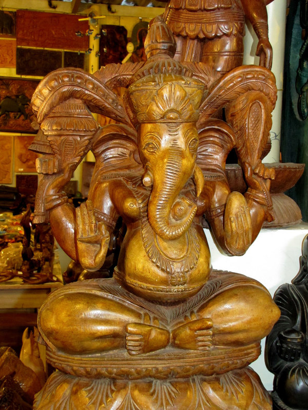 Ганеша - индийский бог Изобилия с головой слона. - ИРЭН@ .