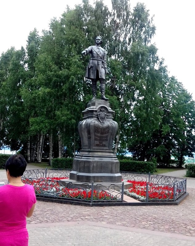 Всякий человек, когда ни спросят, должен знать свою должность и место. - Мила 