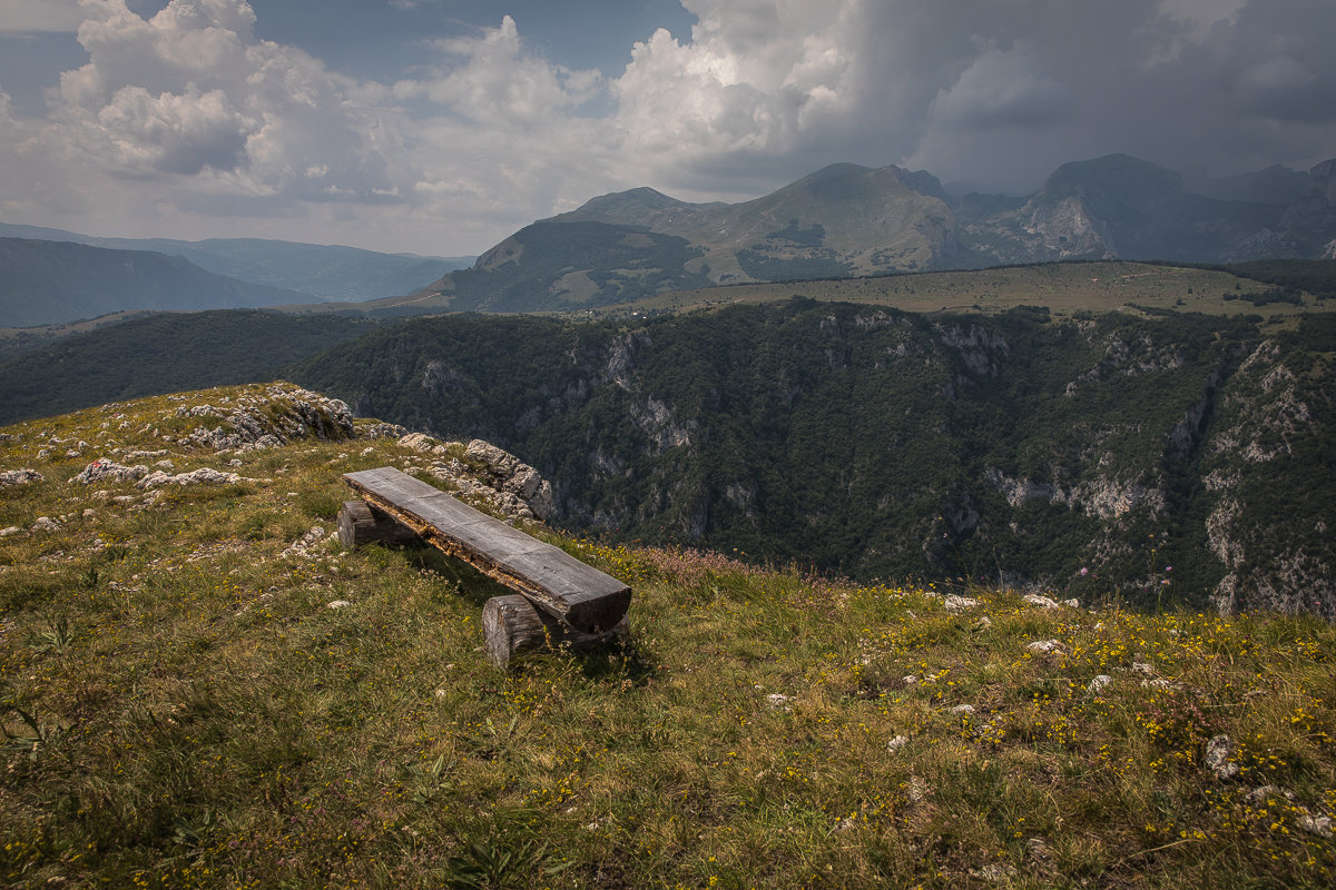 на краю, Каньон реки Пива,север Черногории - Олег Семенов