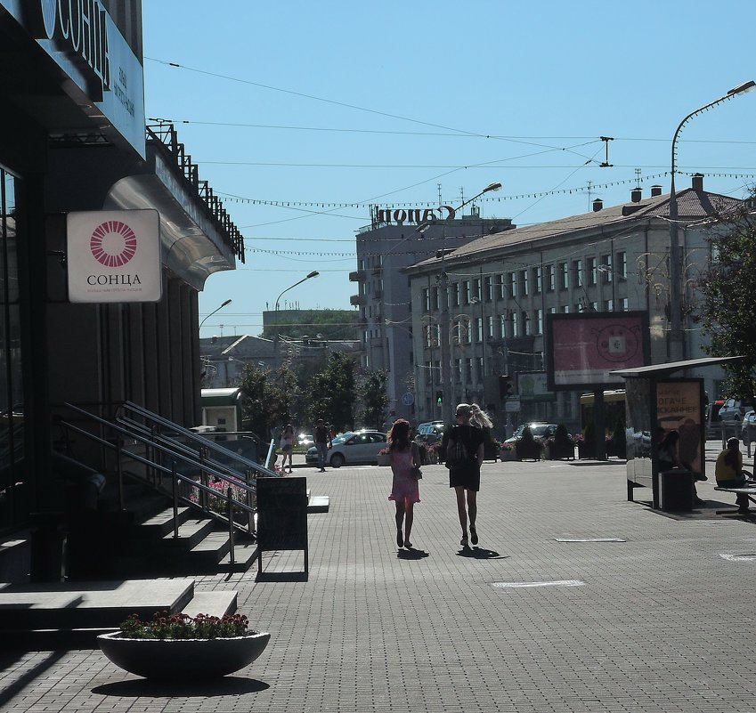 В жаркий день на проспекте - Александр Сапунов