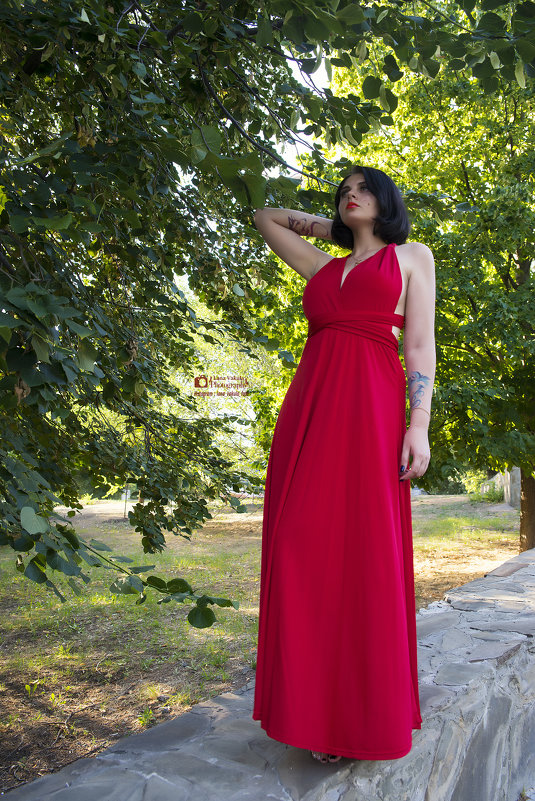 lady in red - Lana Vakula