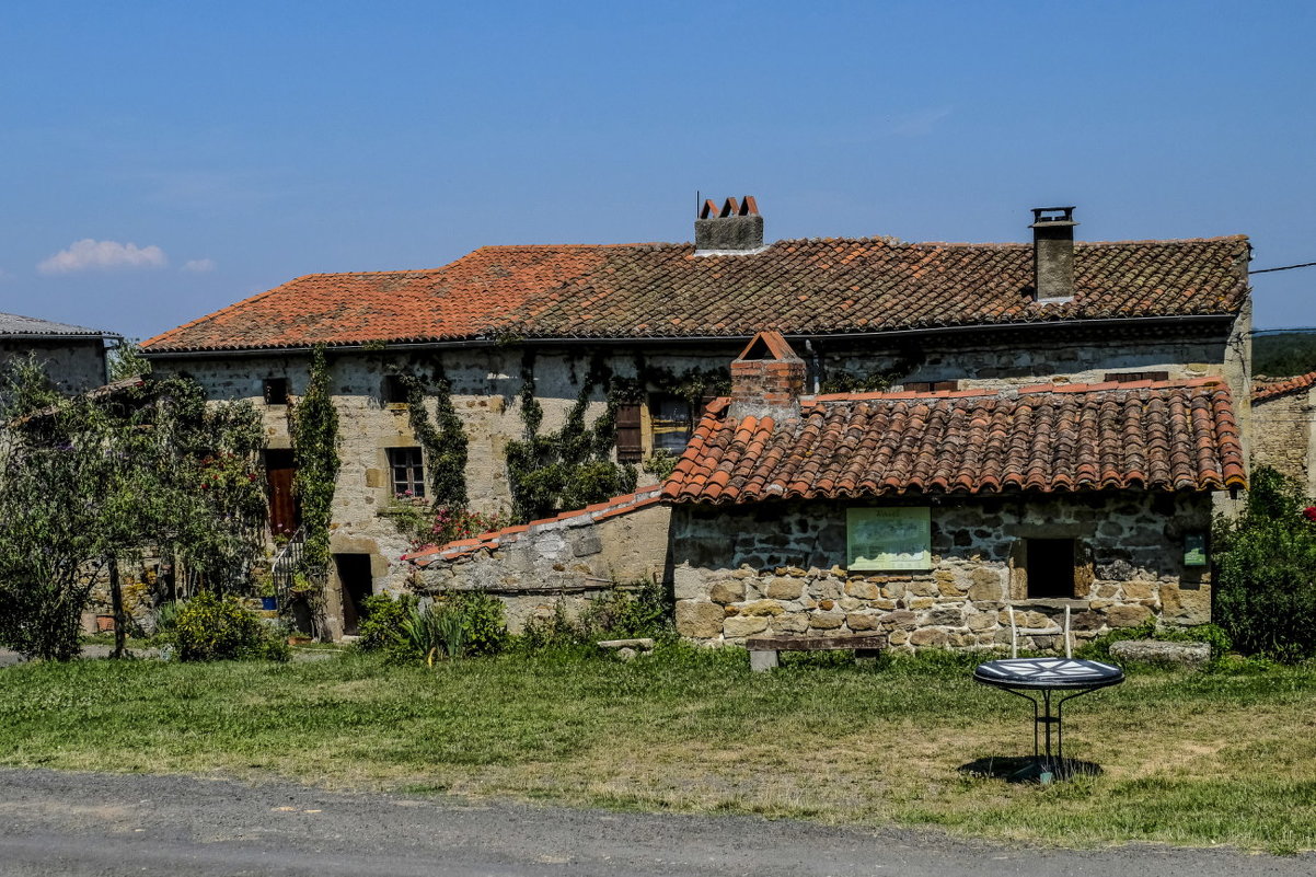 старый дом в деревни Равель, регион Овернь - Георгий А