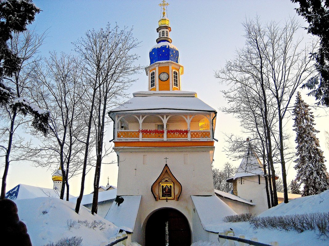 Петровская башня Псково-Печерского монастыря - Leonid Tabakov