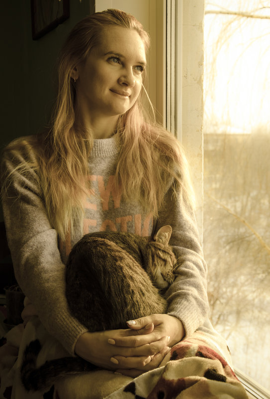 Девушка с котом на окне - Юлия Крапивина