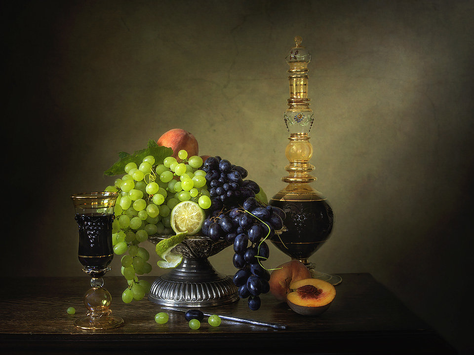 Натюрморт с красным вином и фруктами - Ирина Приходько