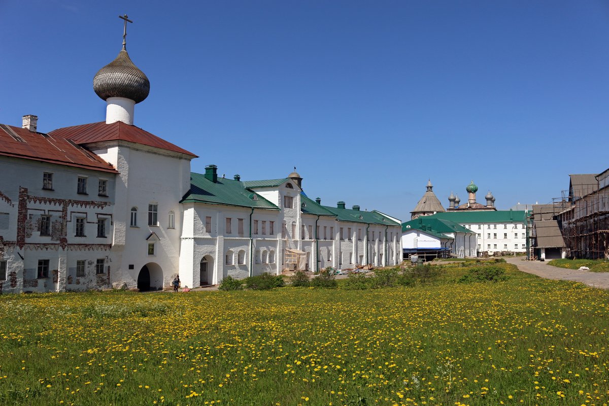 Монастырский дворик - Ольга 