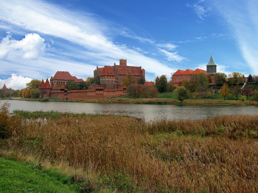 Замок Мальборк и костел Св.Яна на реке Ногат - Сергей Карачин