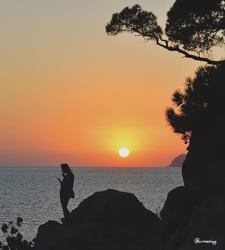 Задумчивость крымских закатов... The thoughtfulness of the Crimean sunsets... - Сергей Леонтьев
