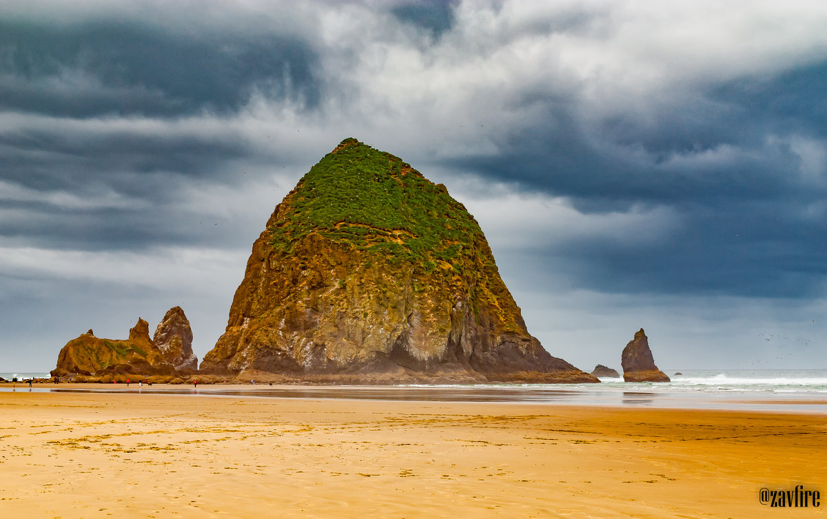 Cannon Beach. Oregon. USA - Andy Zav