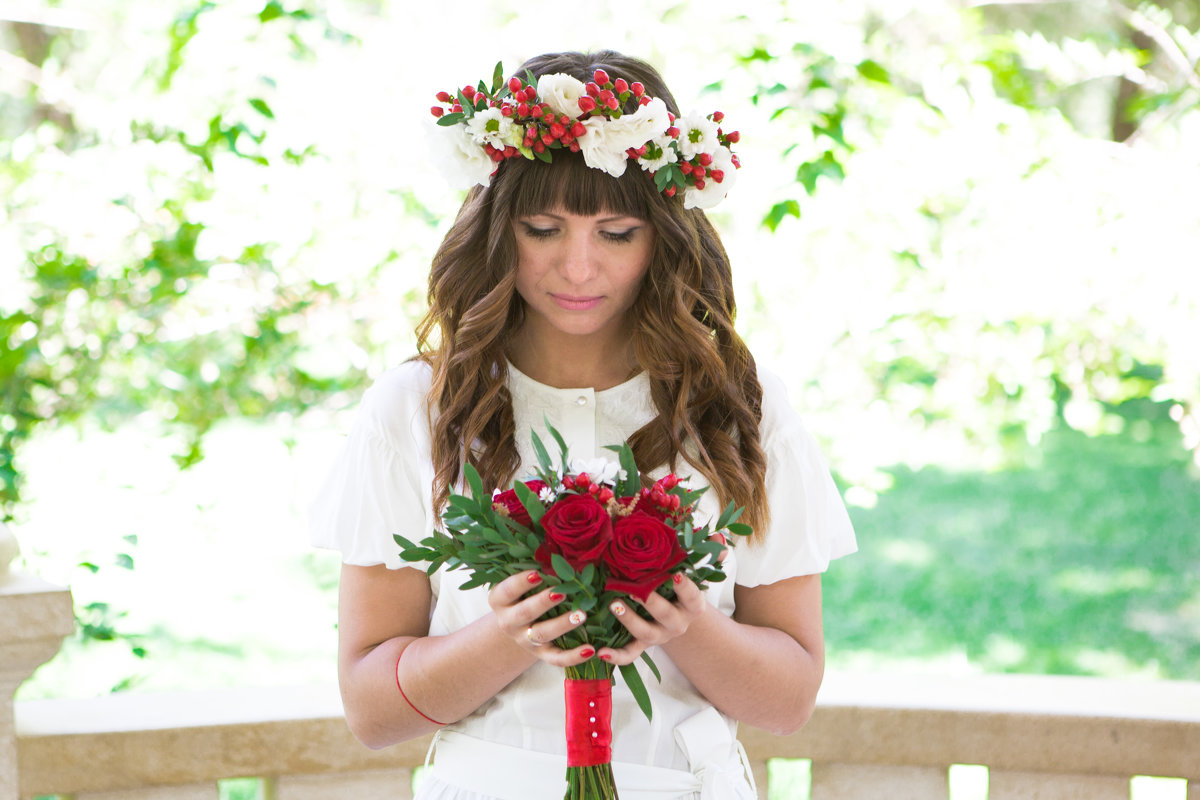 Невеста с букетом в руках - Valentina Zaytseva
